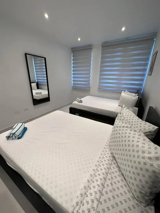 شقة Modern Poolside Getaway فاجاردو